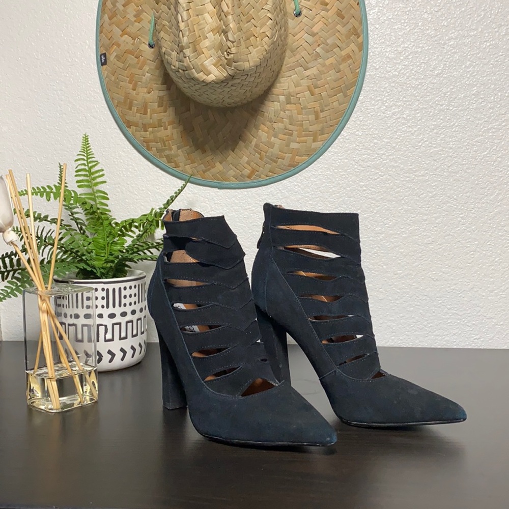Steve Madden cut out bootie heels size 8